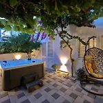 Laura Tatil Evi *